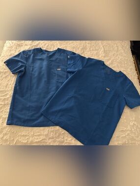 Figs Men's Blue V-Neck Scrub Tops
